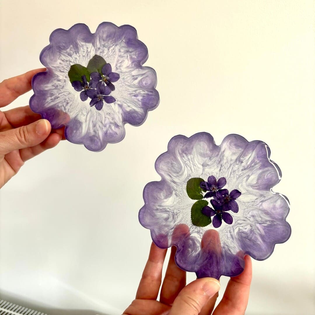 Dessous de verre en résine t violettes