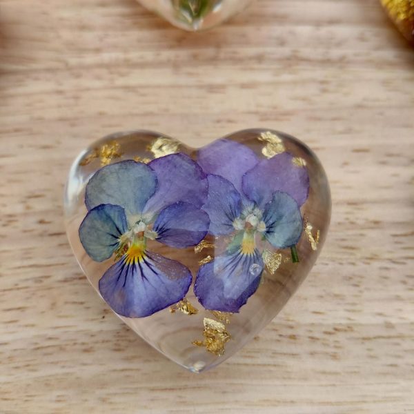 Presse papier coeur fleurs de pensées