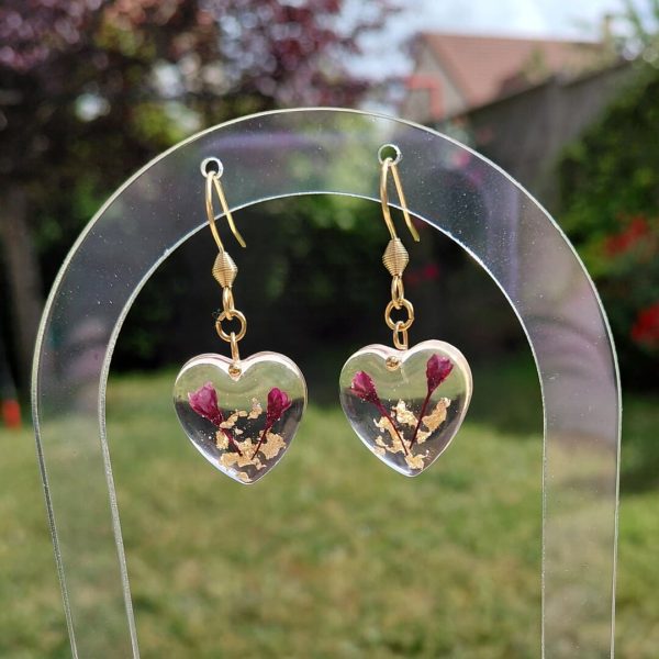 Boucles d'oreilles cœur bombé en résine et fleurs de prunus