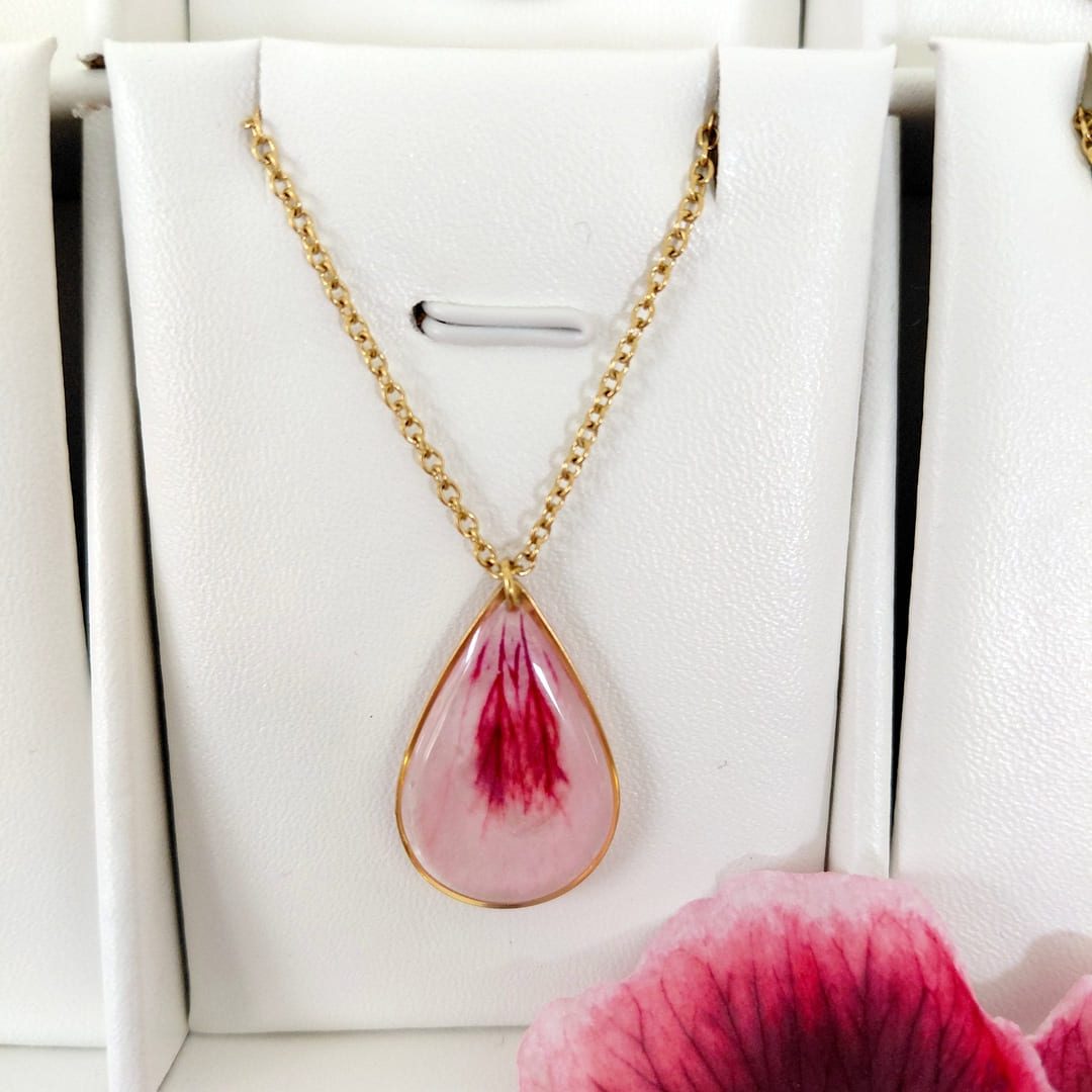 Collier goutte géranium avec contour MF3