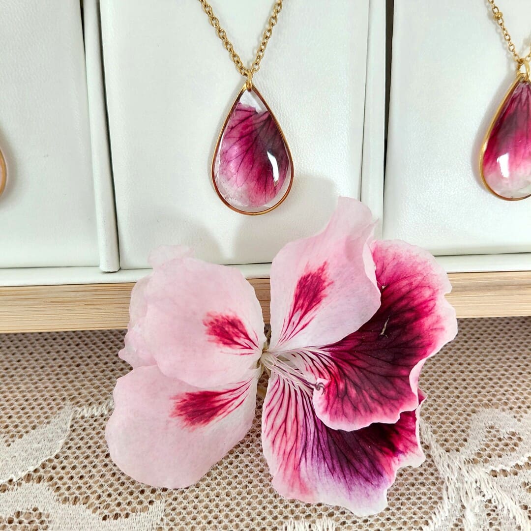 Collier goutte géranium avec contour MF2