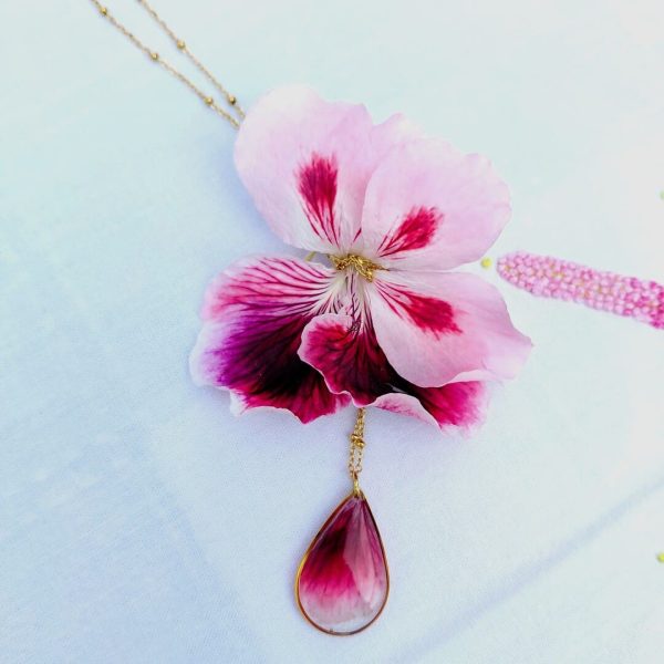 Collier goute géranium avec contour PF1