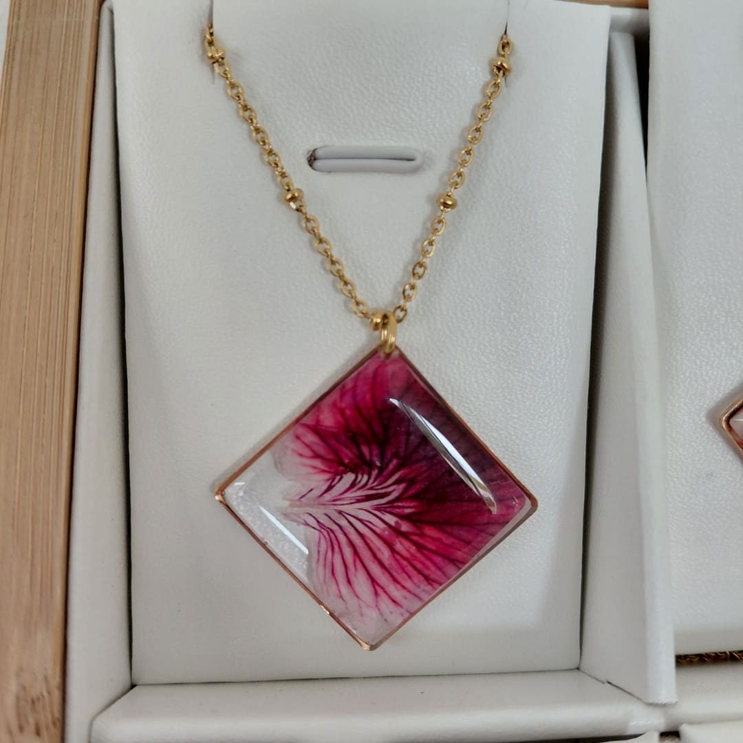 Collier losange géranium avec contour GF