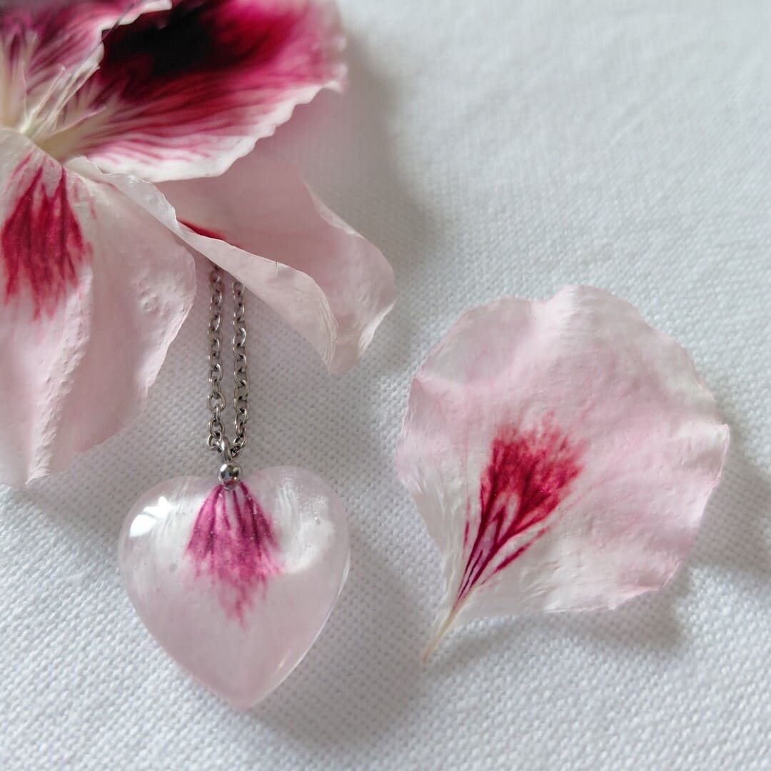 Collier petit cœur géranium PF1