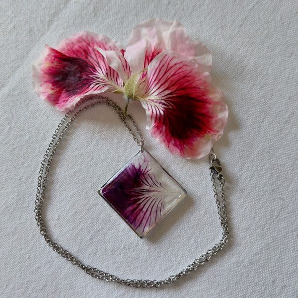 Collier losange géranium avec contour argent GF-1