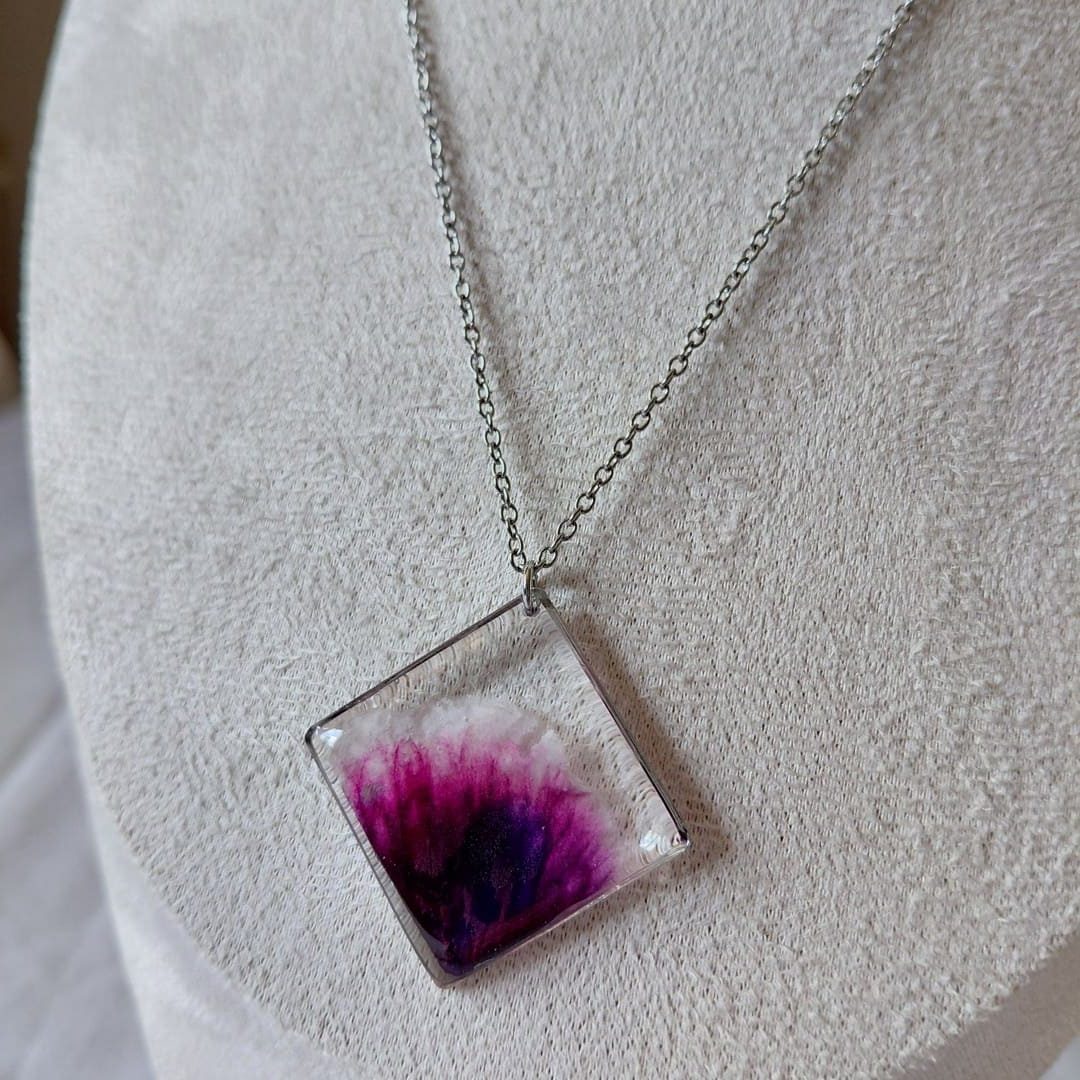 Collier losange géranium avec contour argent GF2