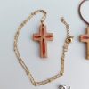 Croix olivier et résine orange