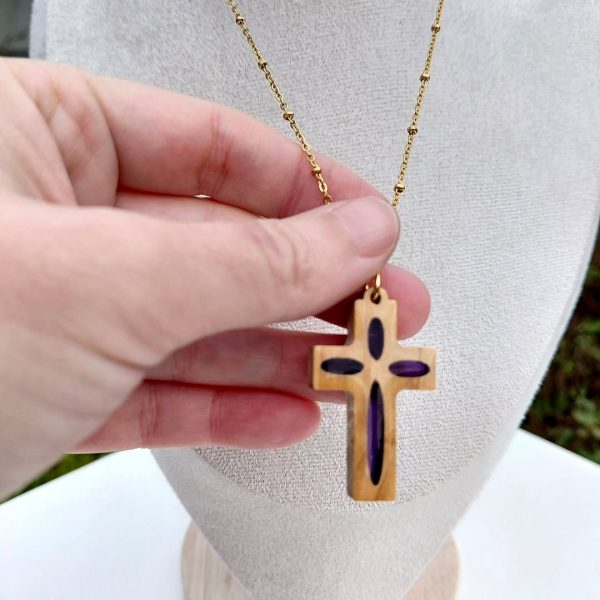 Croix olivier et résine violette