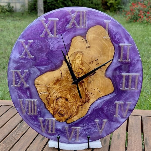 Horloge violette et bois d'olivier