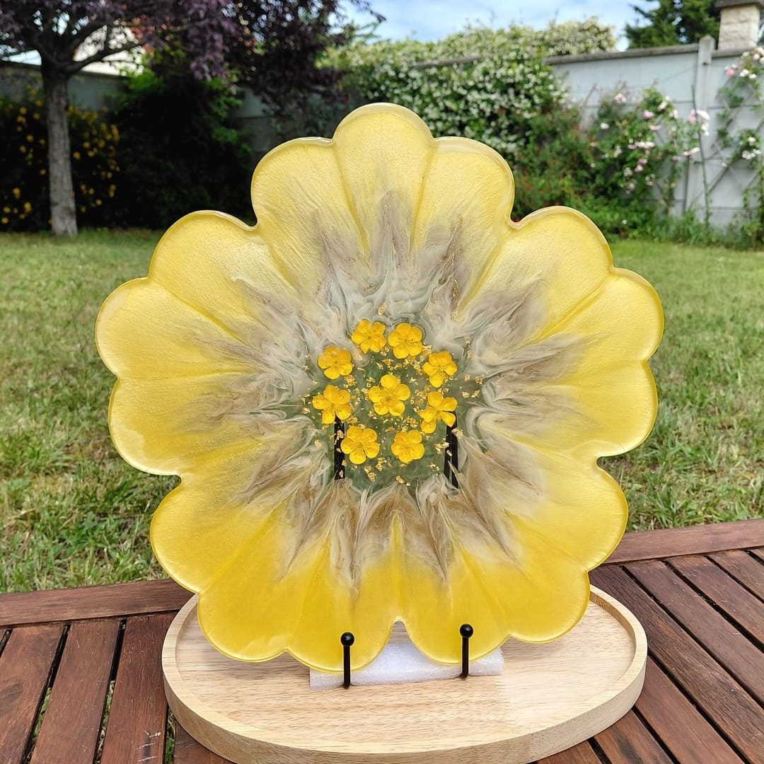 Plateau décoratif fleurs de boutons d'or